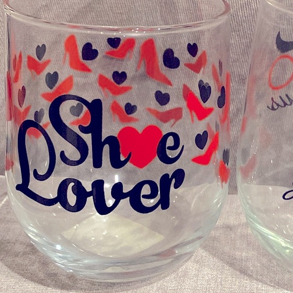 NEW Lot of 2x Wine Glasses - “Shoe Lover” & “Hello Gorgeous” - Red & Black - Picture 9 of 10